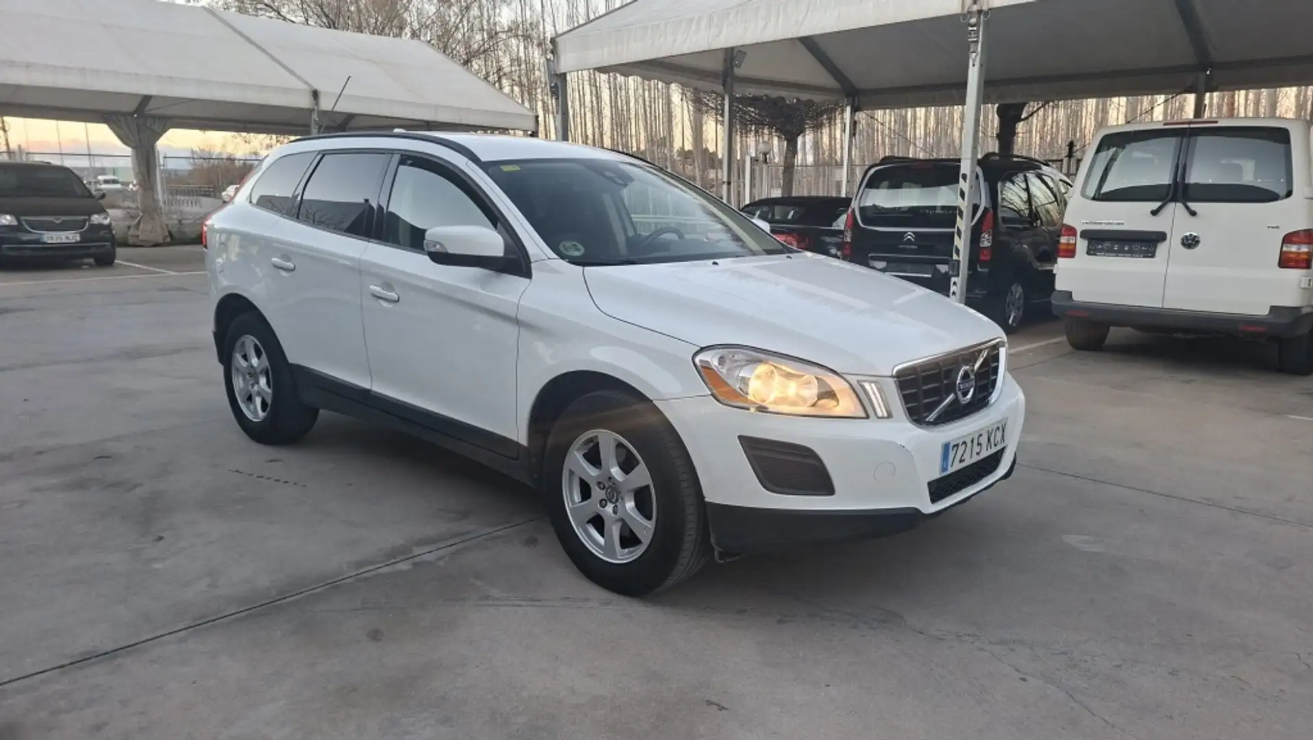 Volvo XC60 D5 Summum AWD Aut. 215 Weiß - 1