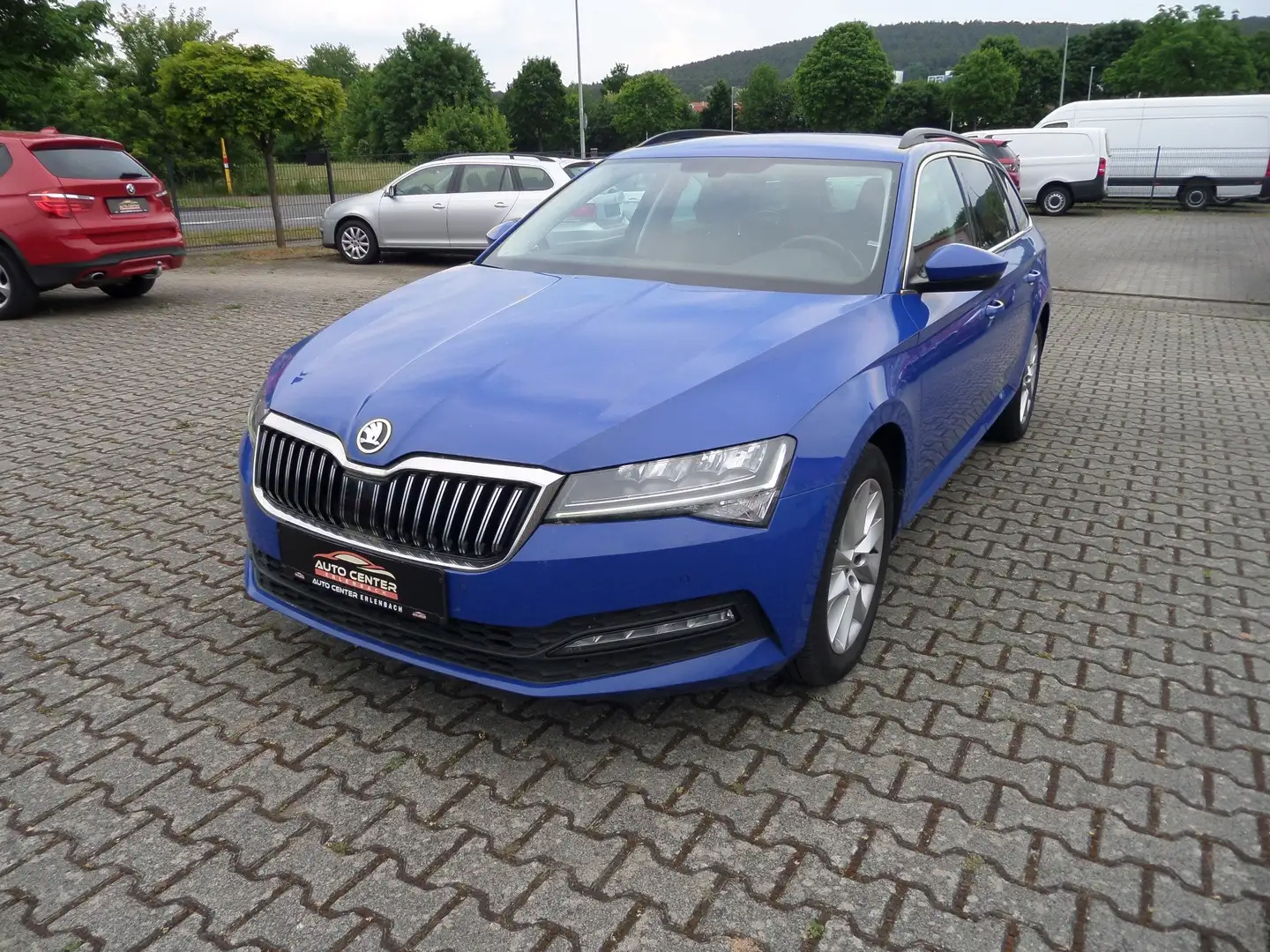 Skoda Superb Automatik Ambition 4x4+Navi+AHK+LED+1.Hand+4x4 Blau - 1
