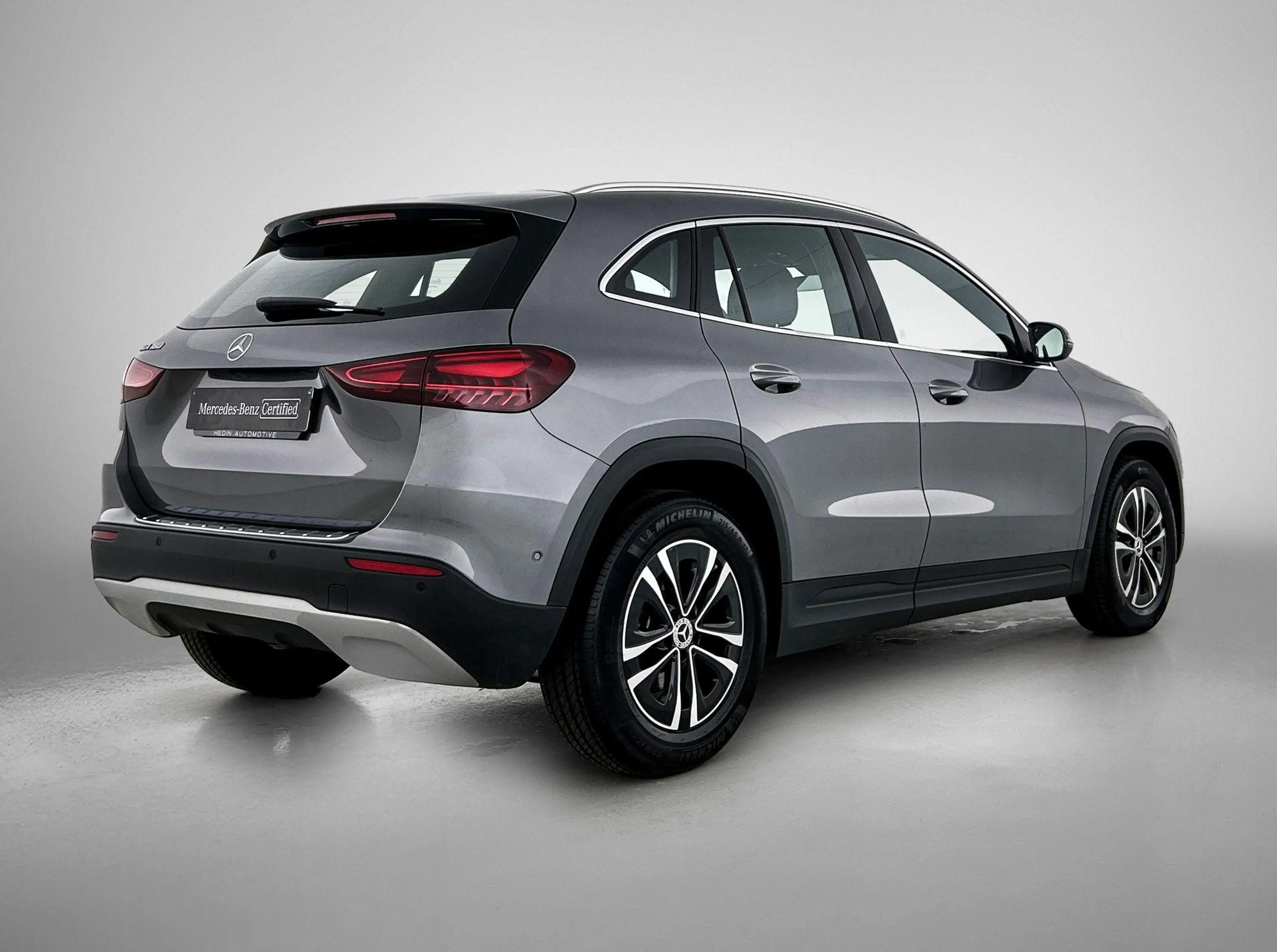 Mercedes-Benz GLA 180 Essential Line | Verwarmde Zetels | Navigatie | Ac — photo 2