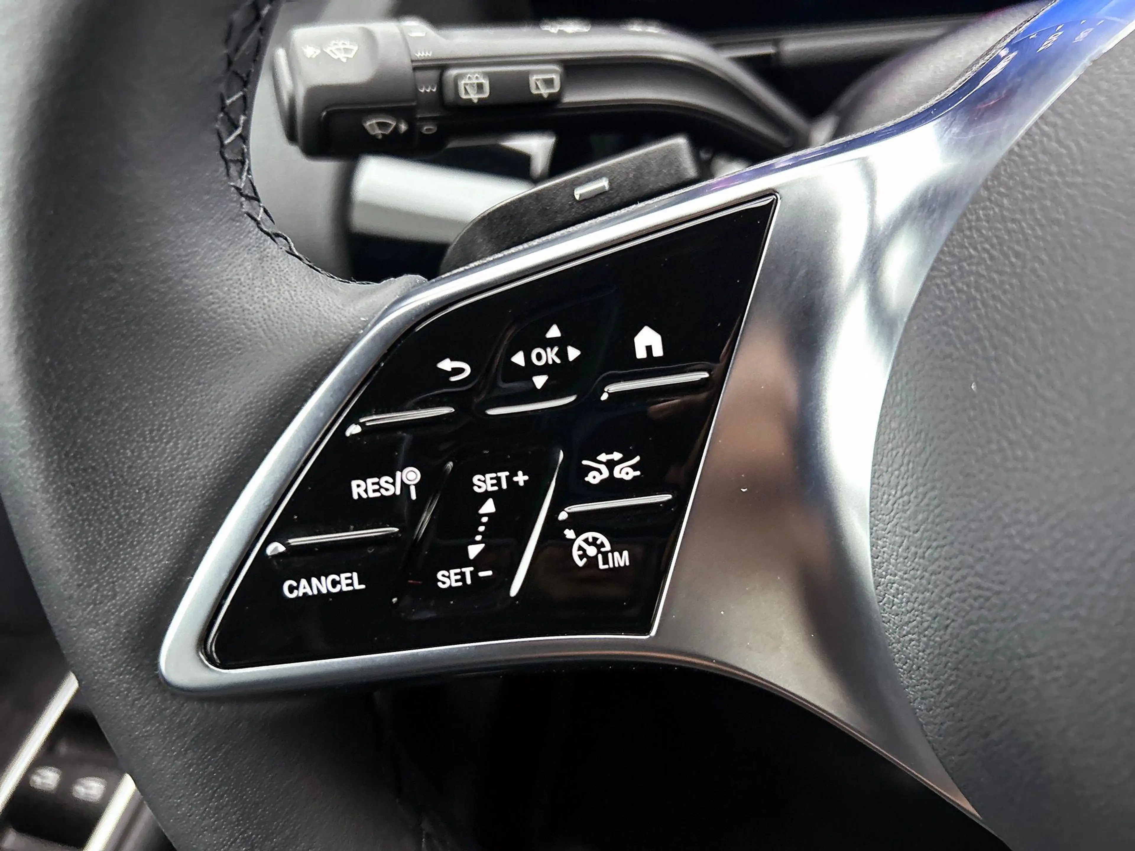 Mercedes-Benz GLA 180 Essential Line | Verwarmde Zetels | Navigatie | Ac — photo 13