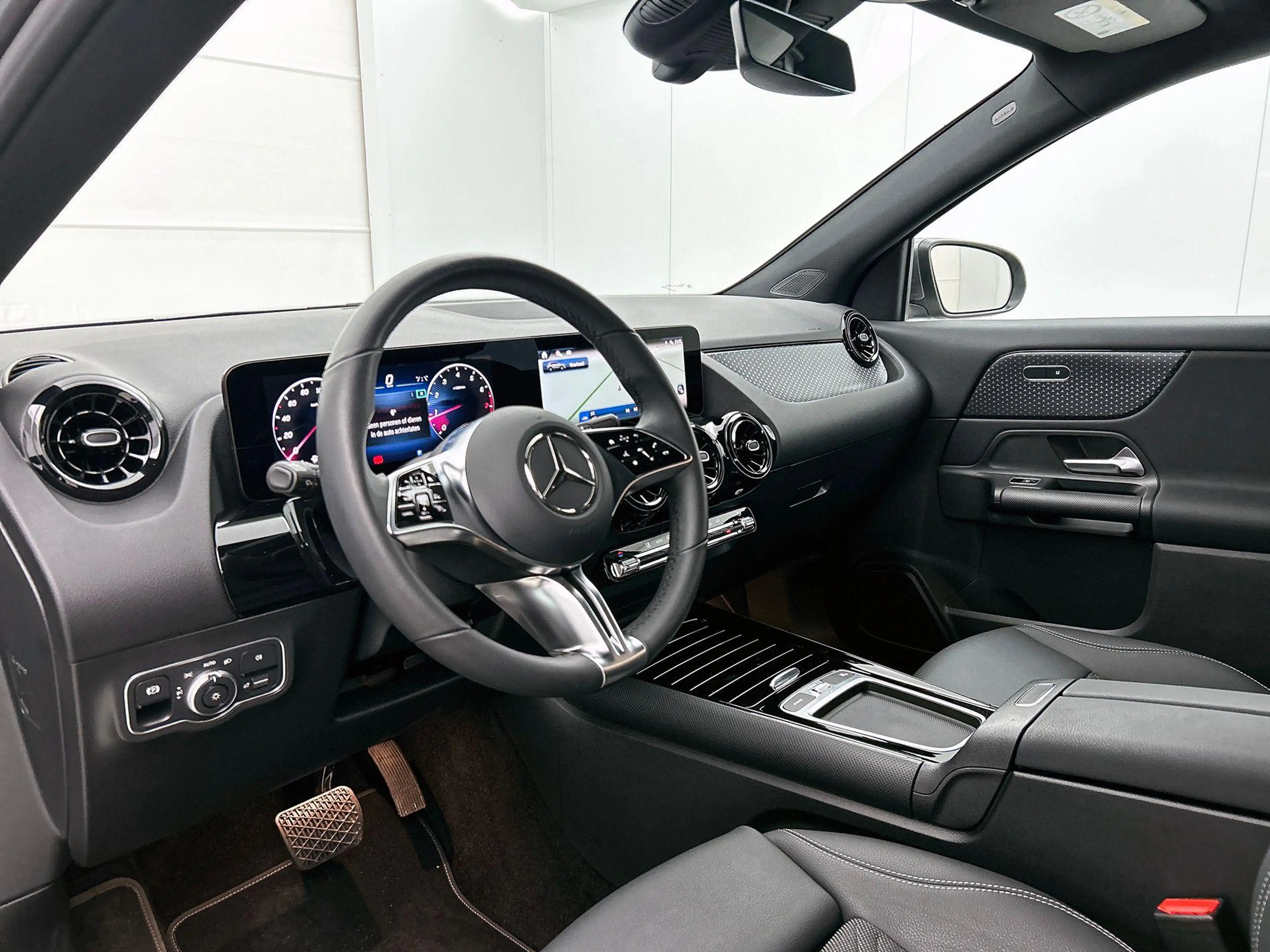 Mercedes-Benz GLA 180 Essential Line | Verwarmde Zetels | Navigatie | Ac — photo 8