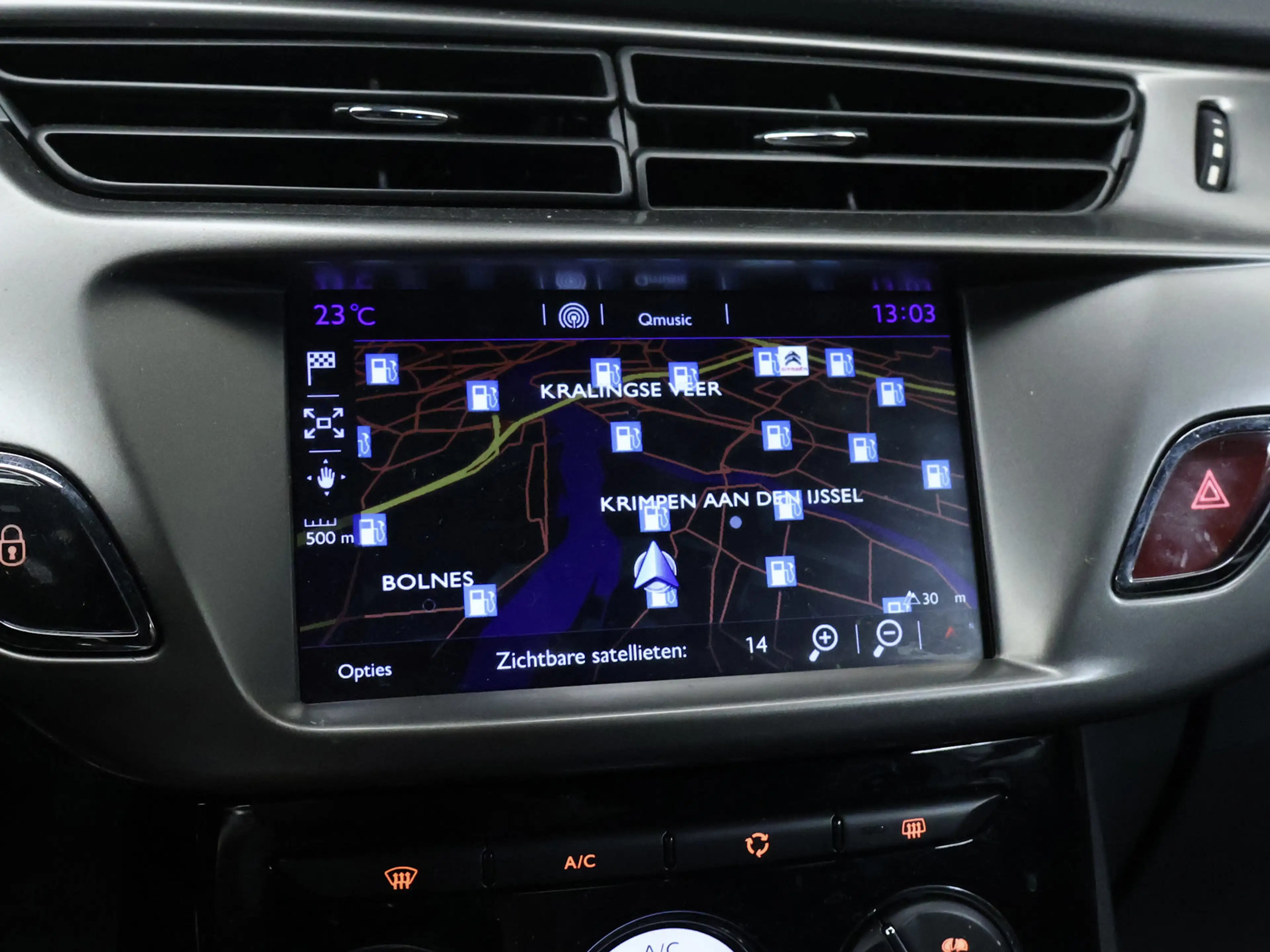 DS Automobiles DS 3 1.2 PureTech So Chic Sport (APPLE CARPLAY,NAVI,CAM — photo 12