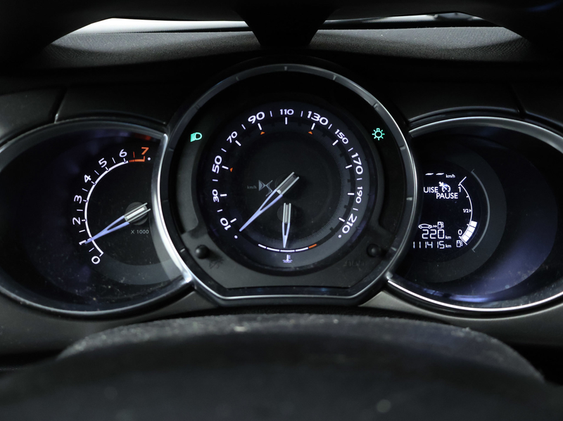 DS Automobiles DS 3 1.2 PureTech So Chic Sport (APPLE CARPLAY,NAVI,CAM — photo 7