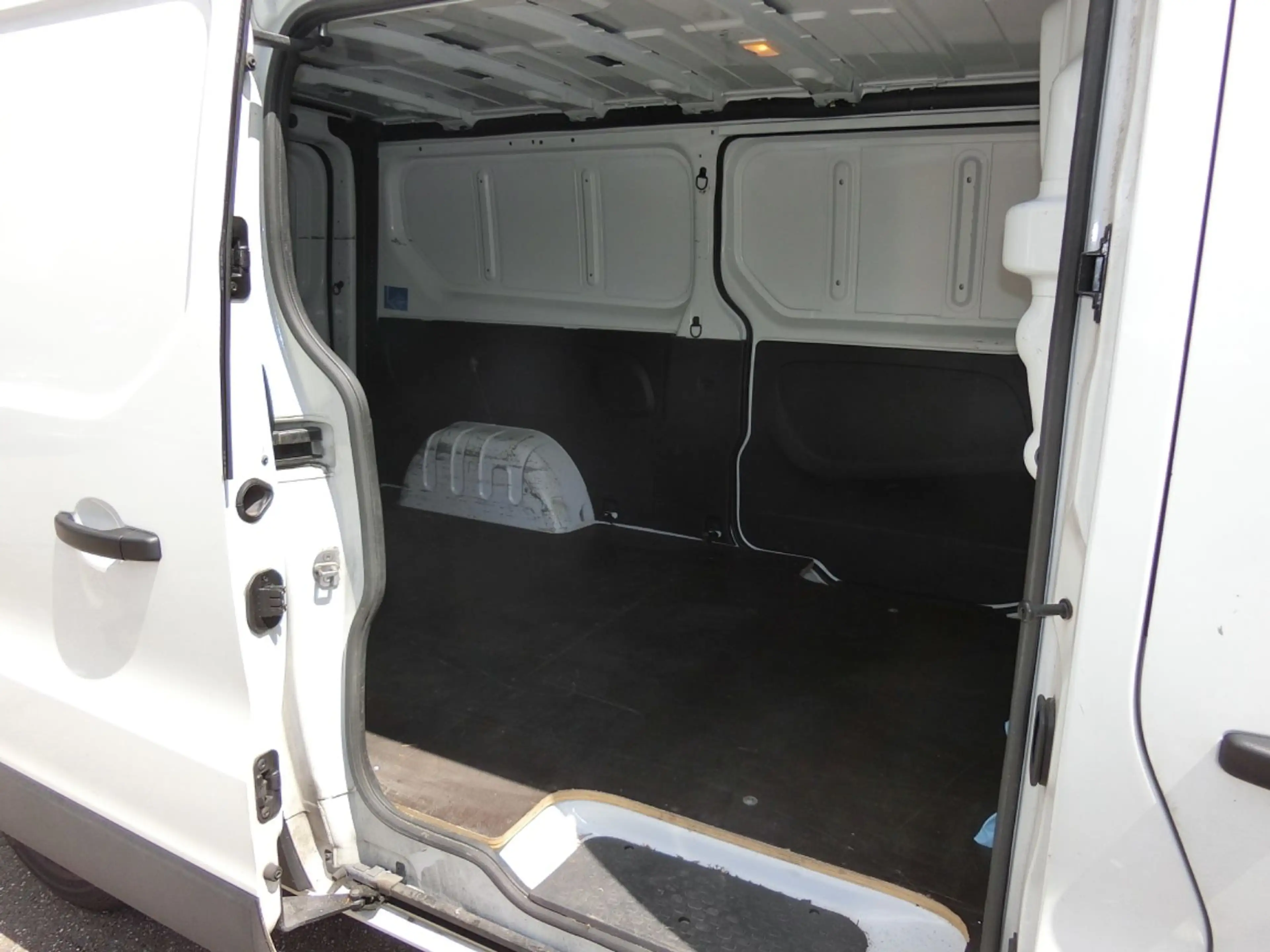 Nissan NV300 Kastenwagen L2H1 2,9t COMFORT — photo 10