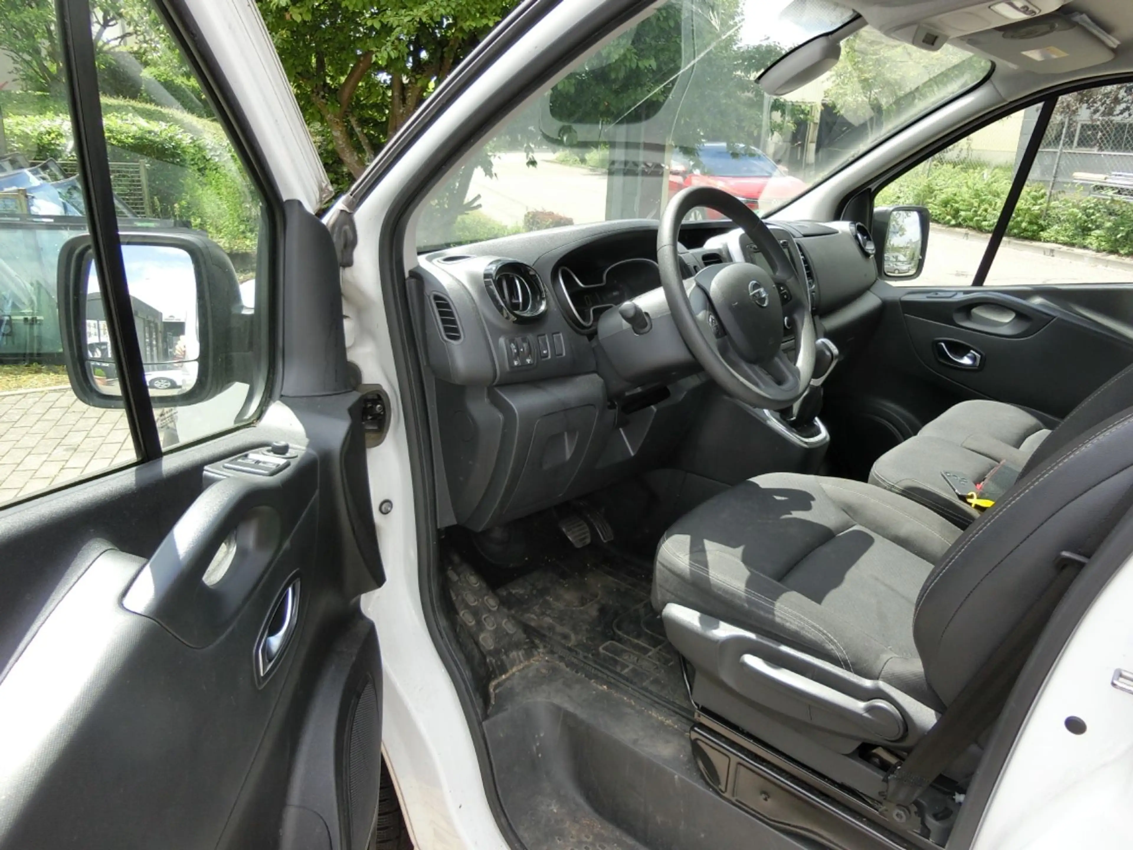 Nissan NV300 Kastenwagen L2H1 2,9t COMFORT — photo 12