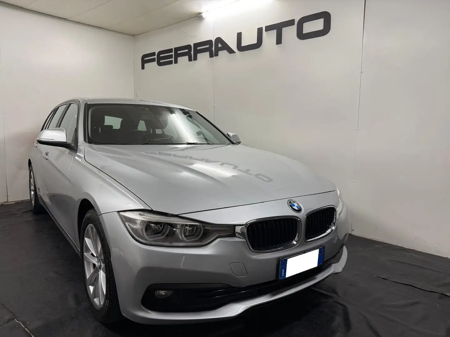 BMW 320 Serie 3 F31 2016 Touring 320d Touring xdrive auto Argento - 2