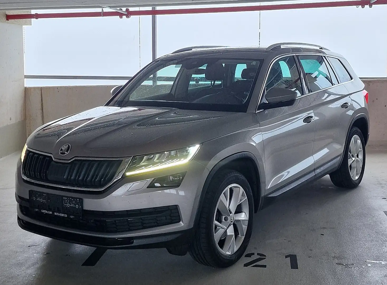 Skoda Kodiaq 2,0 TDI SCR 4x4 Style DSG Grau - 2