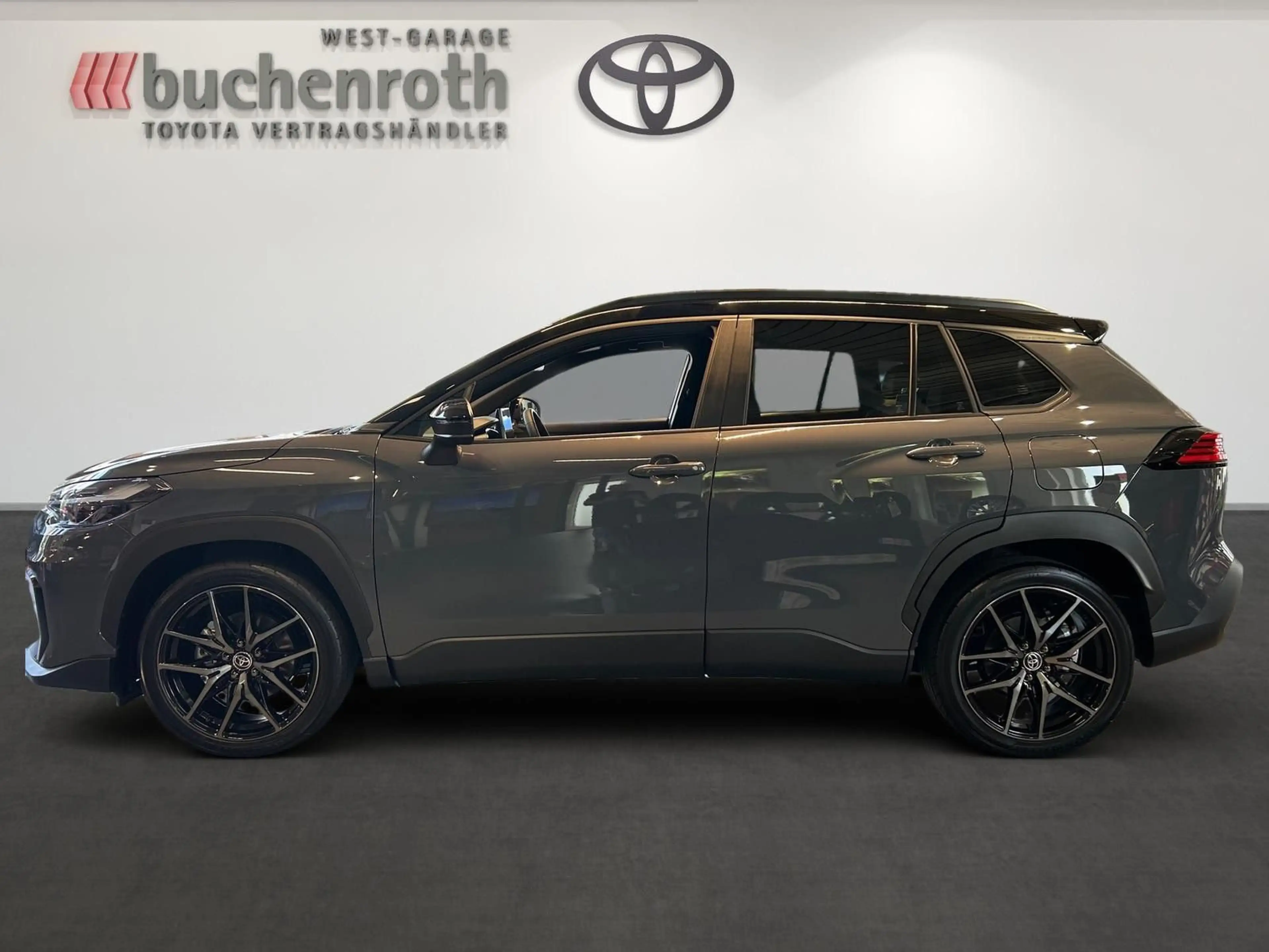 Toyota Corolla Cross Hybrid FWD GR Sport — photo 8