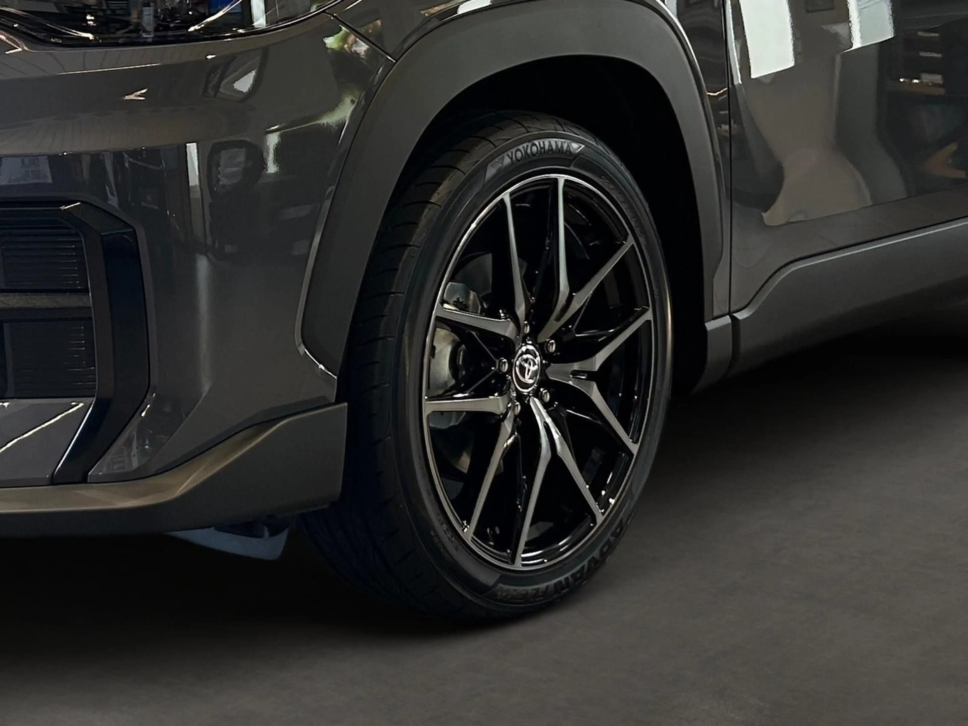 Toyota Corolla Cross Hybrid FWD GR Sport — photo 9
