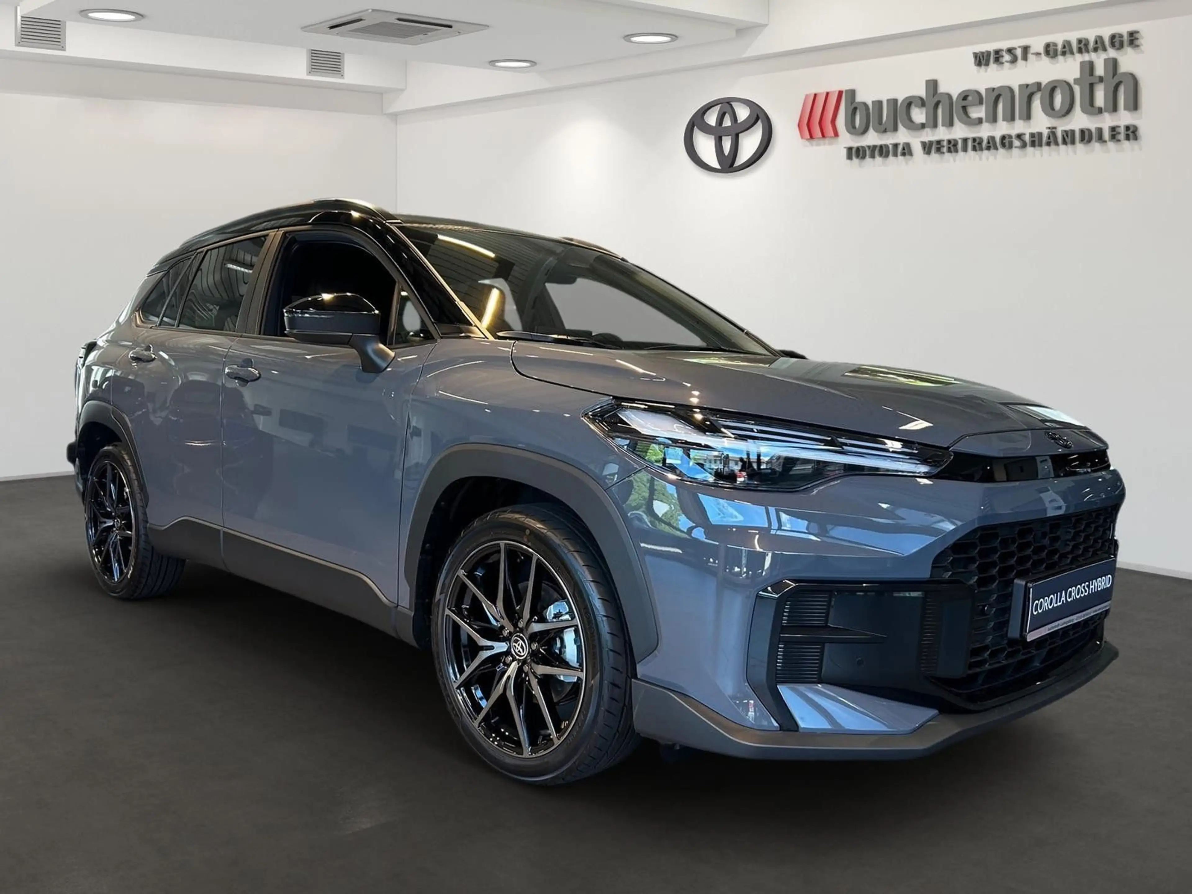 Toyota Corolla Cross Hybrid FWD GR Sport — photo 3