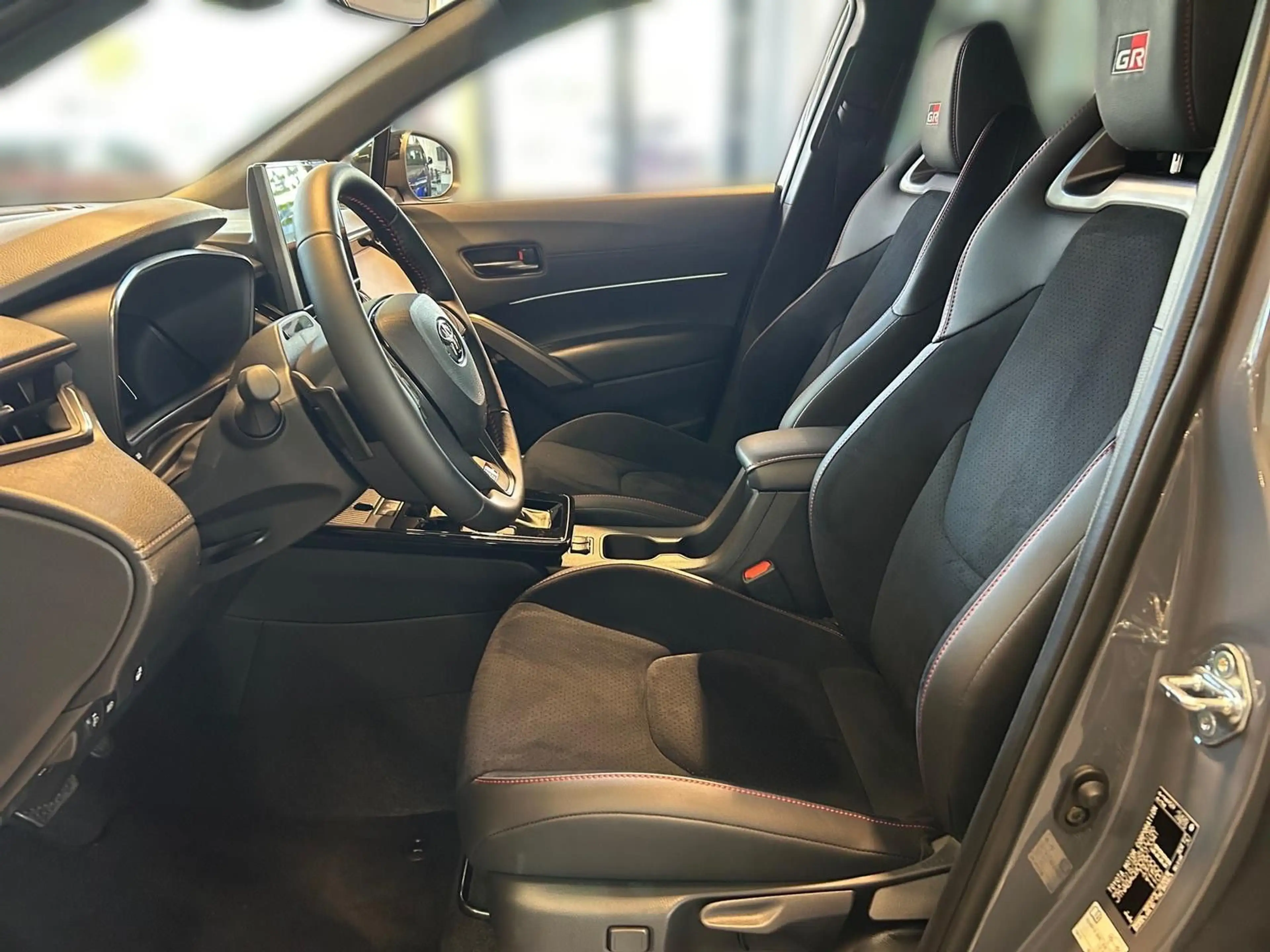 Toyota Corolla Cross Hybrid FWD GR Sport — photo 11