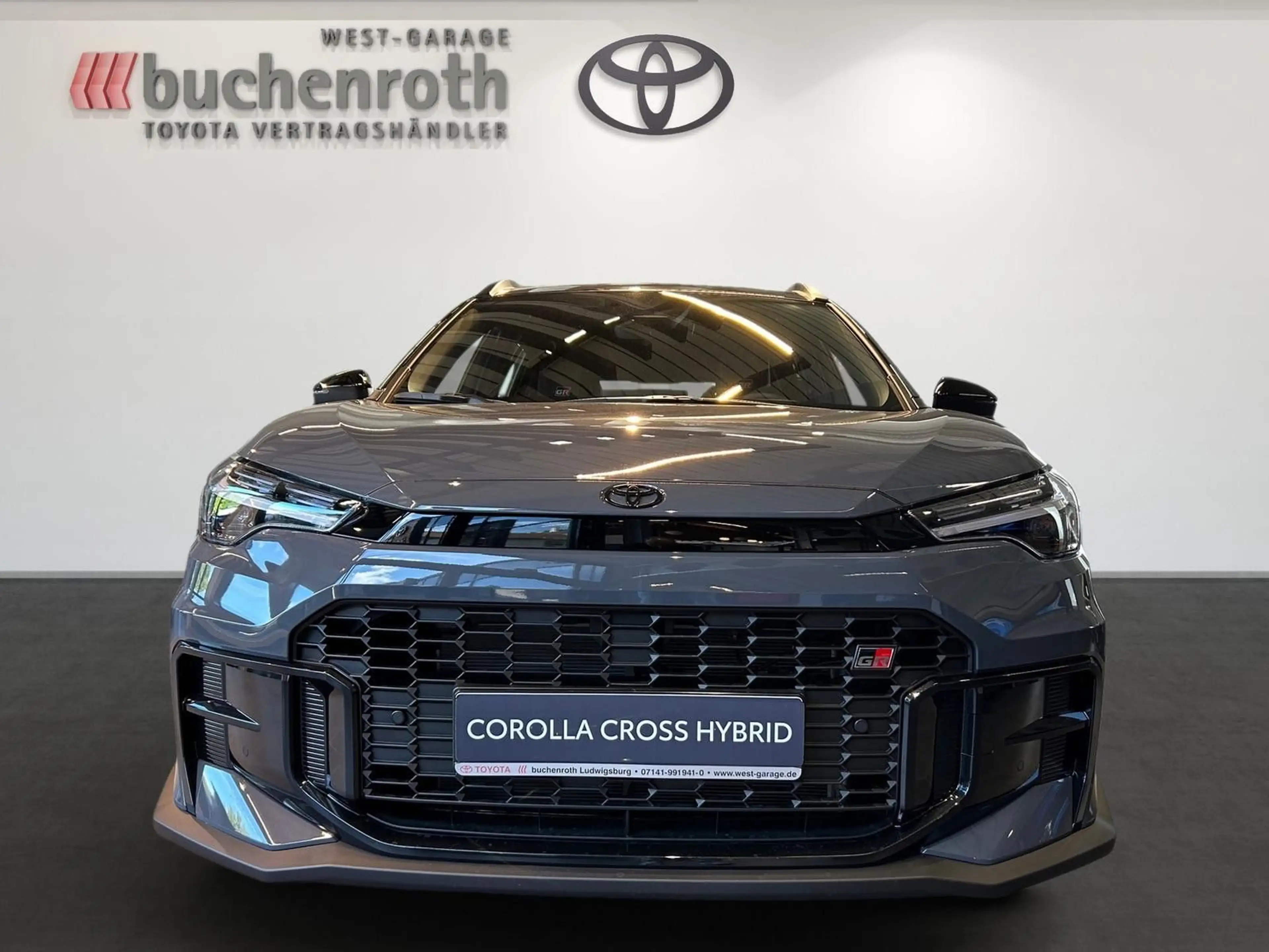 Toyota Corolla Cross Hybrid FWD GR Sport — photo 2