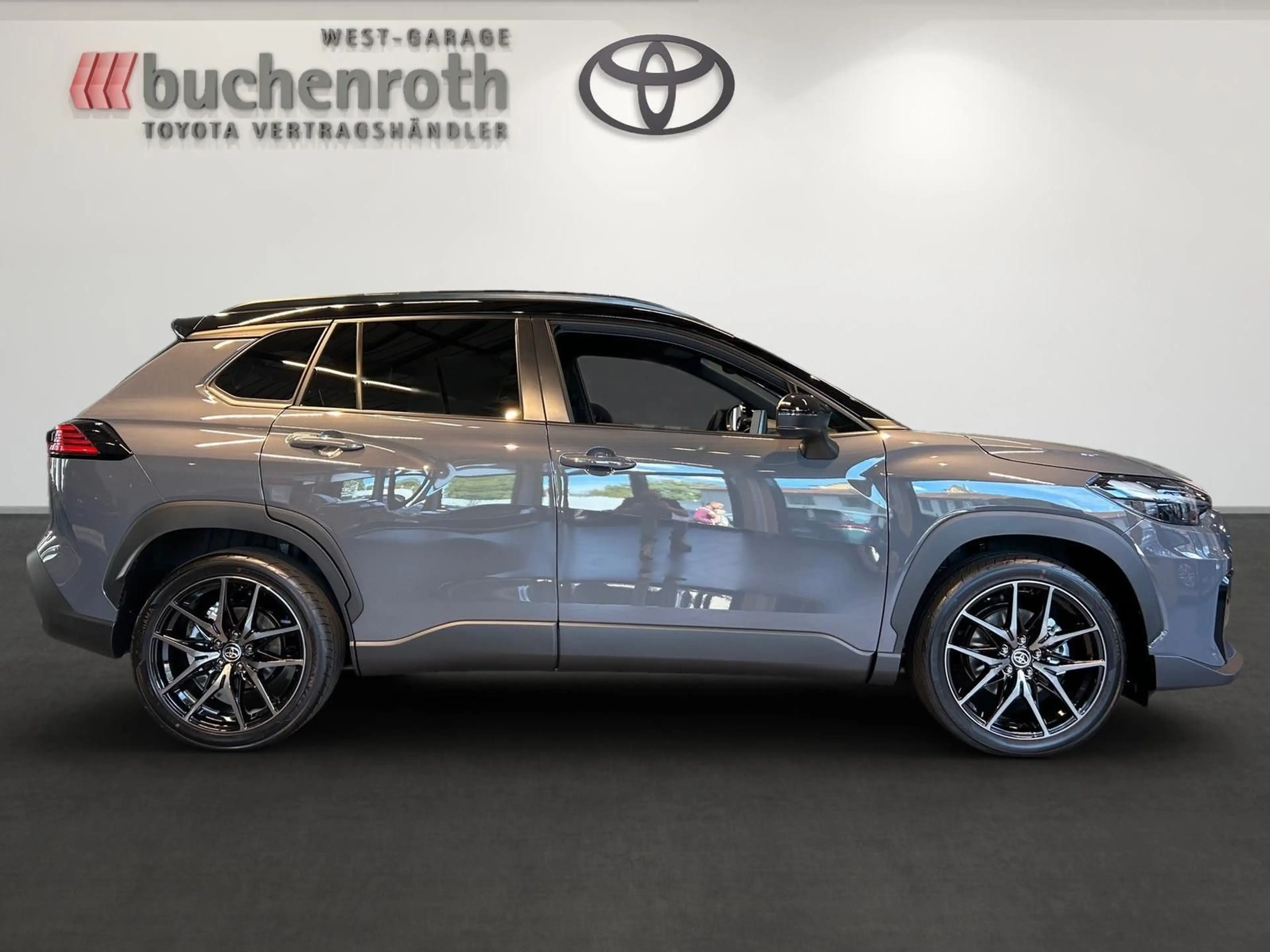 Toyota Corolla Cross Hybrid FWD GR Sport — photo 4