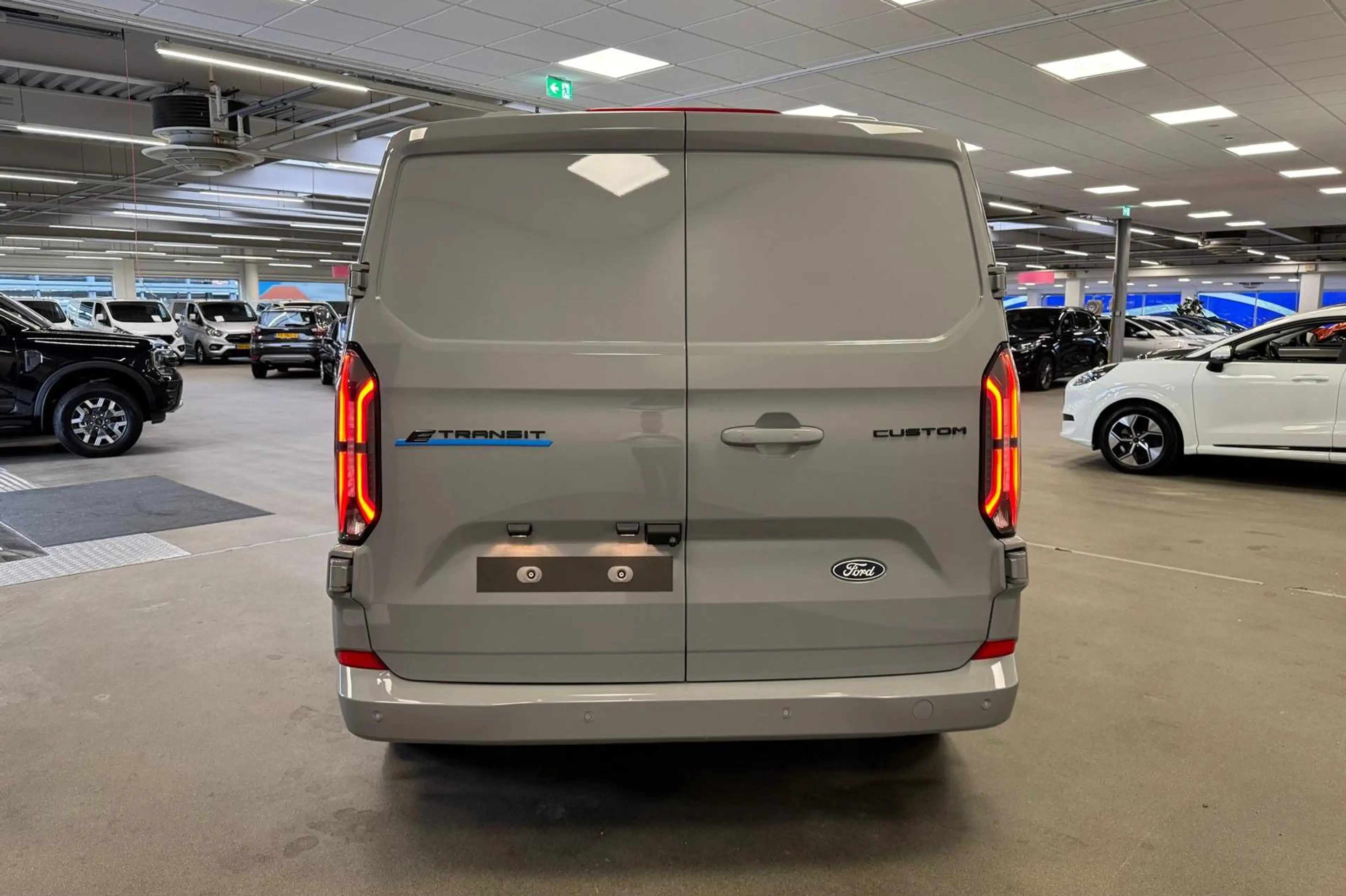 Ford E-Transit Cust. 340 L2H1 Limited 65 kWh — photo 9