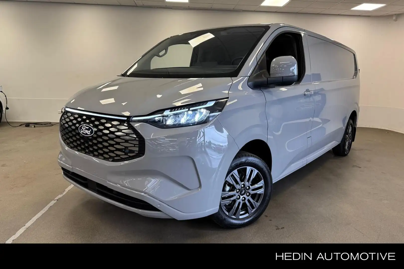 Ford E-Transit Cust. 340 L2H1 Limited 65 kWh Šedá - 1