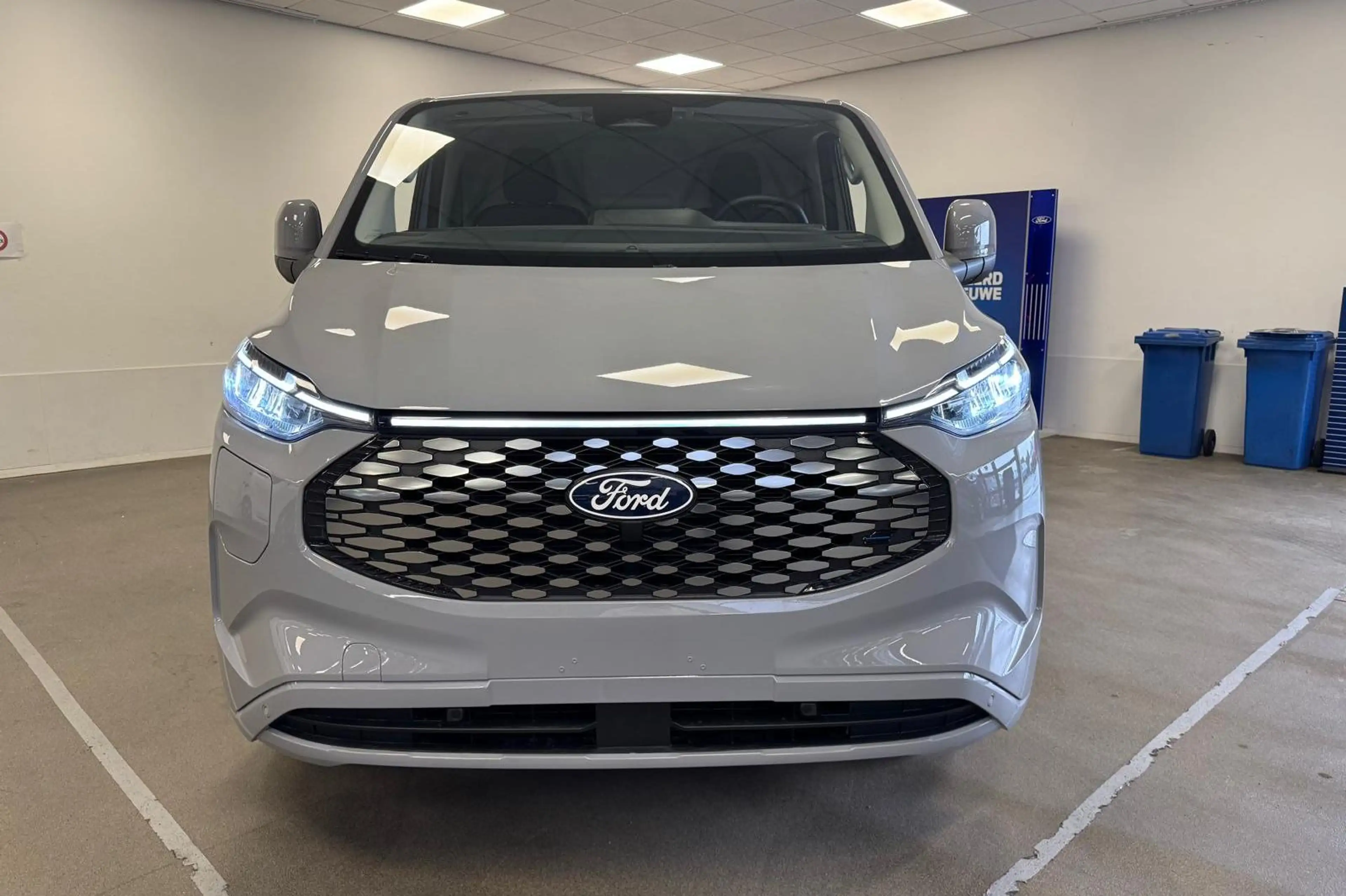 Ford E-Transit Cust. 340 L2H1 Limited 65 kWh — photo 7