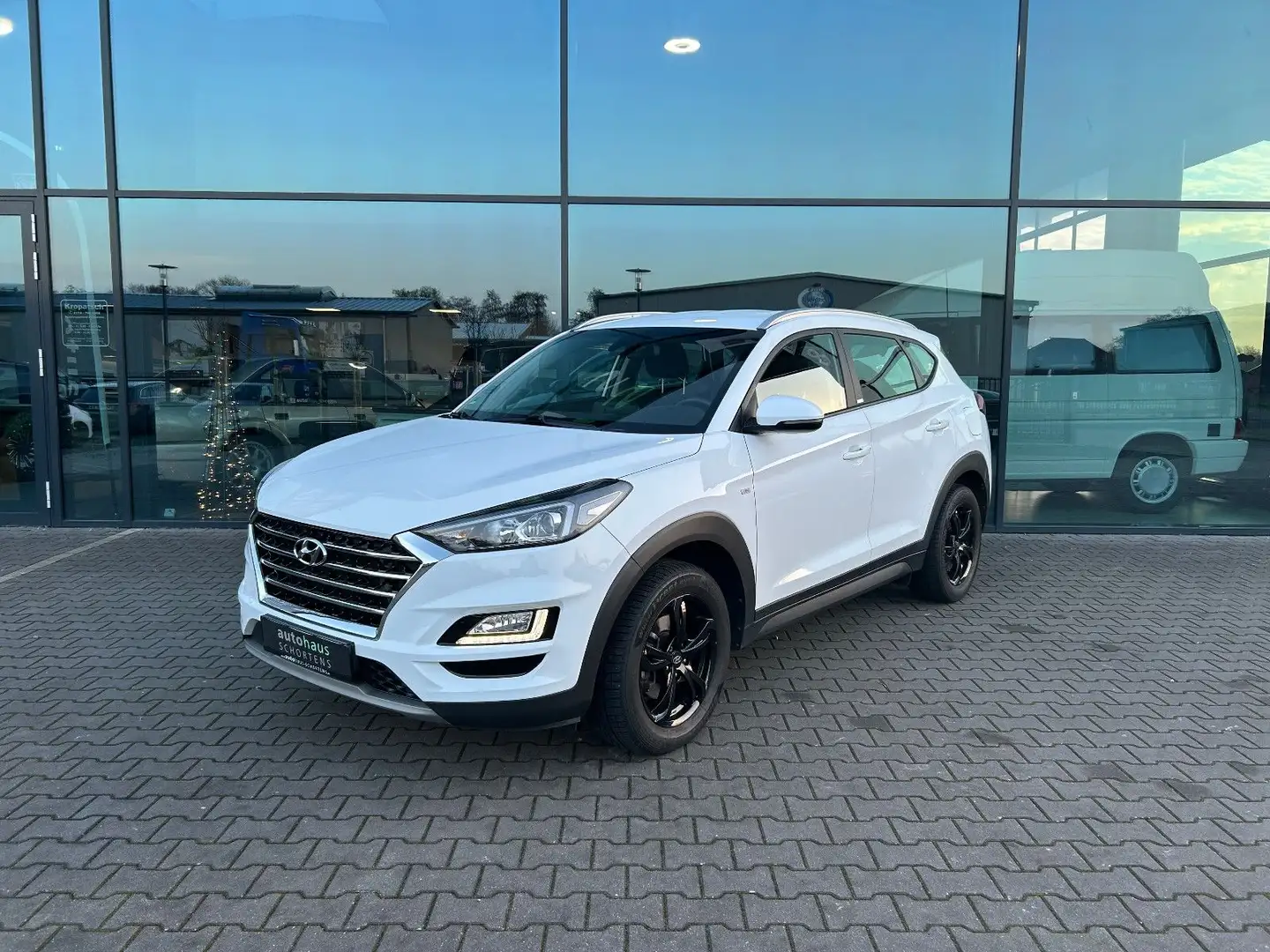 Hyundai TUCSON 1.6 CRDi AHK Navi Kamera Sitzhzng. 1.Hd Weiß - 1