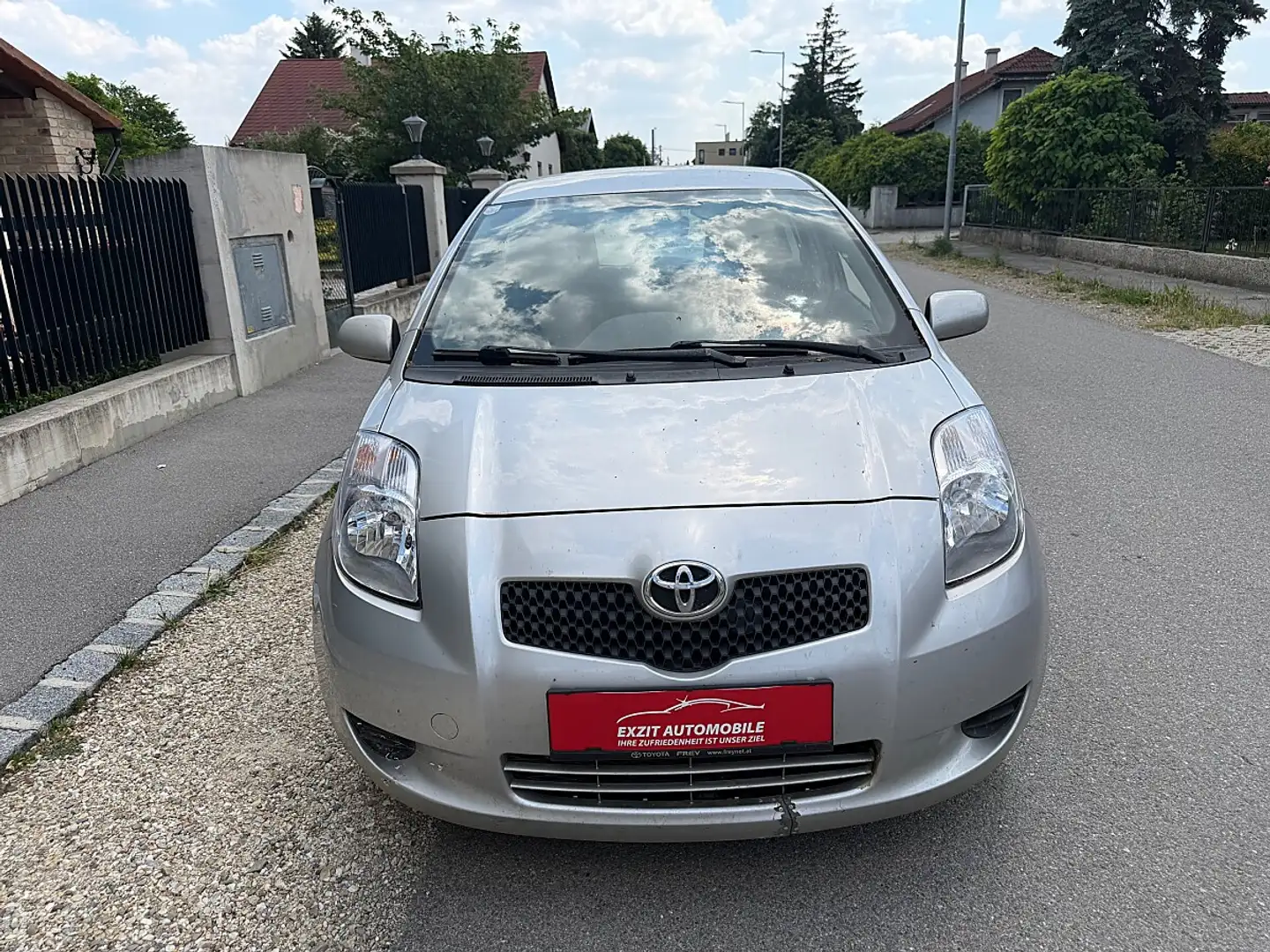 Toyota Yaris 1,3 VVT-i Linea Sol MMT*Automatik* Silber - 2