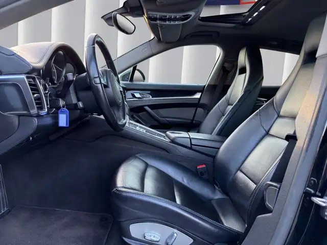 Porsche Panamera view 10