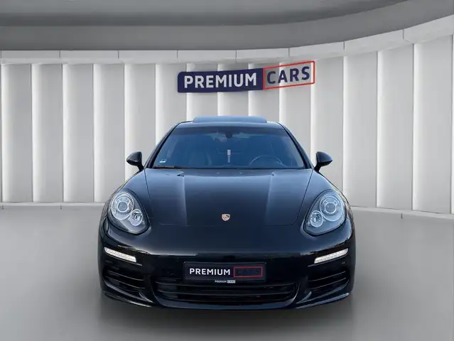 Porsche Panamera view 8