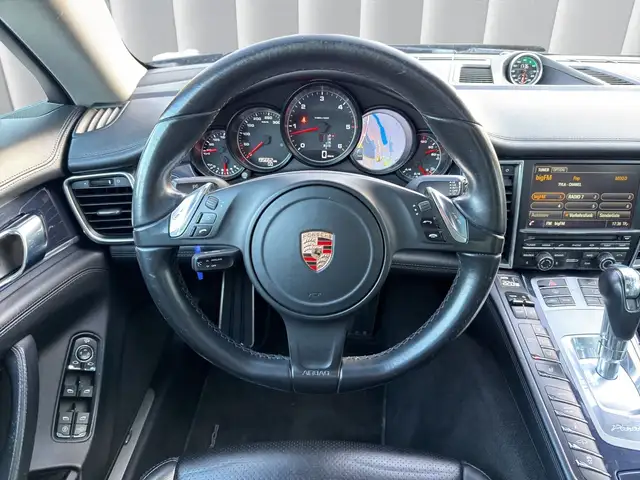 Porsche Panamera view 12