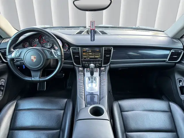 Porsche Panamera view 11