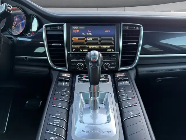 Porsche Panamera view 14