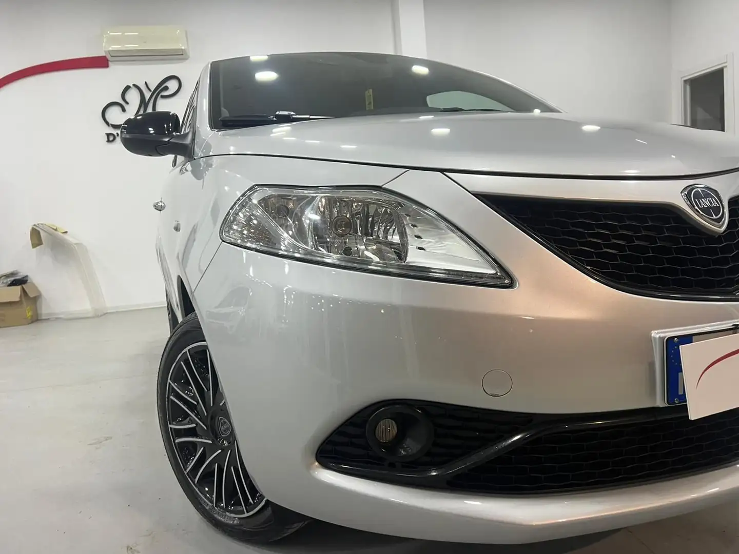 Lancia Ypsilon 1.0 FireFly 5 porte S&S Hybrid Gold Gris - 2