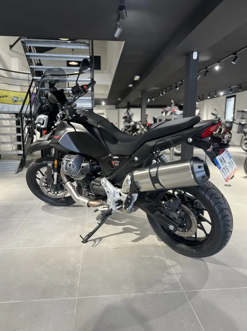 Moto Guzzi V 85 Negro - 2