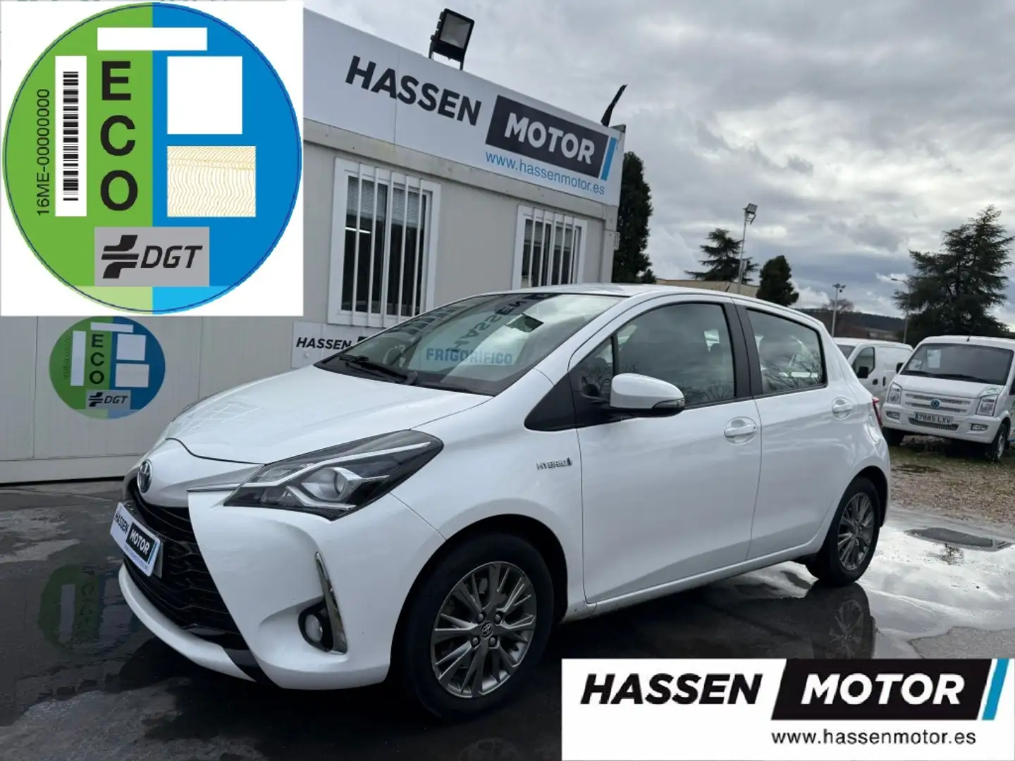 Toyota Yaris 100H 1.5 Active Blanc - 1