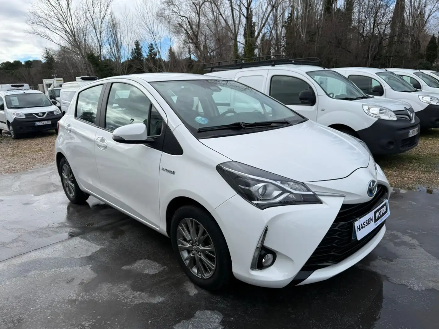 Toyota Yaris 100H 1.5 Active Blanc - 2