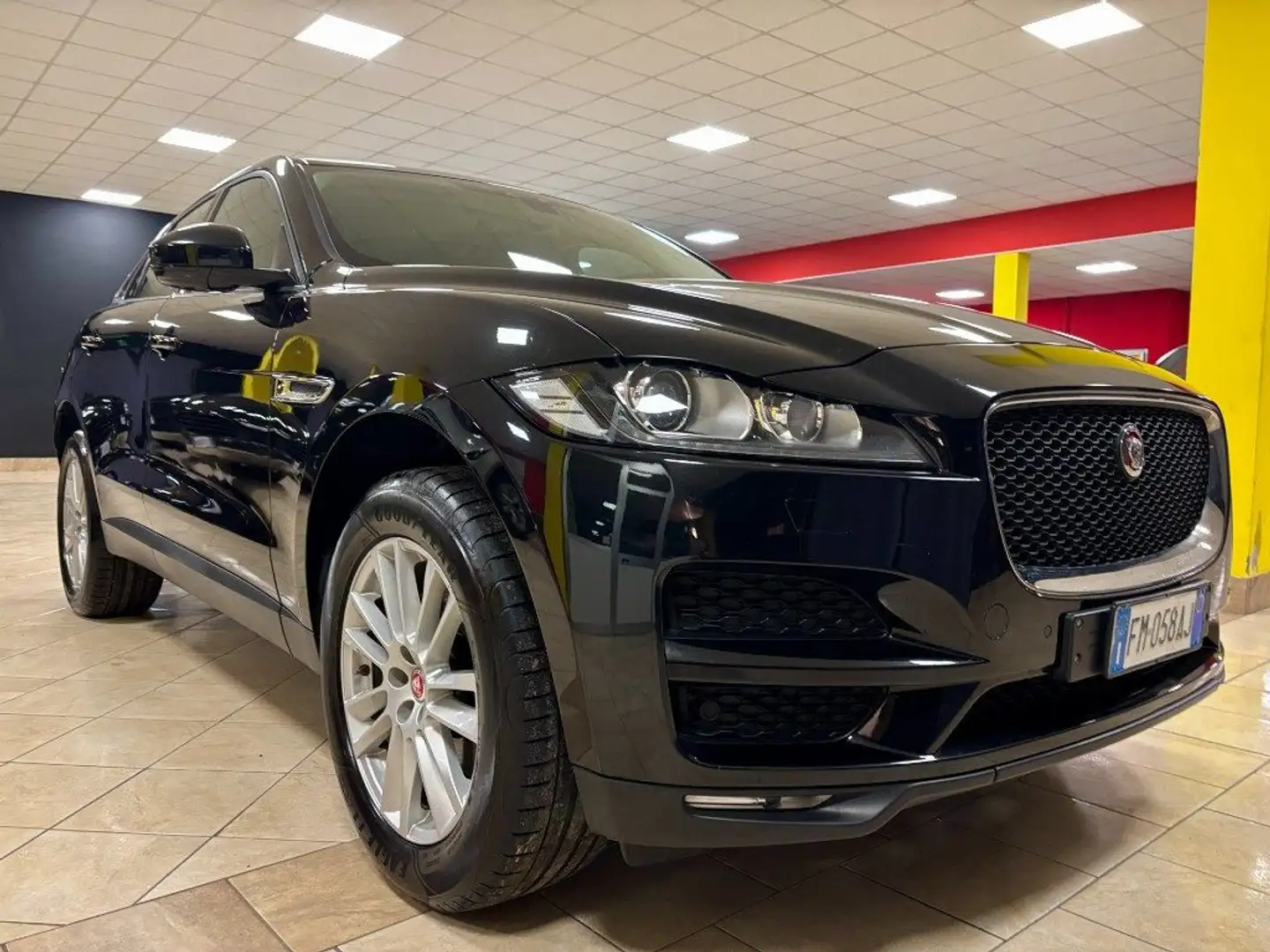 Jaguar F-Pace 2.0 D 180 CV aut. CATENA NUOVA VIRTUAL COCKPIT Noir - 1