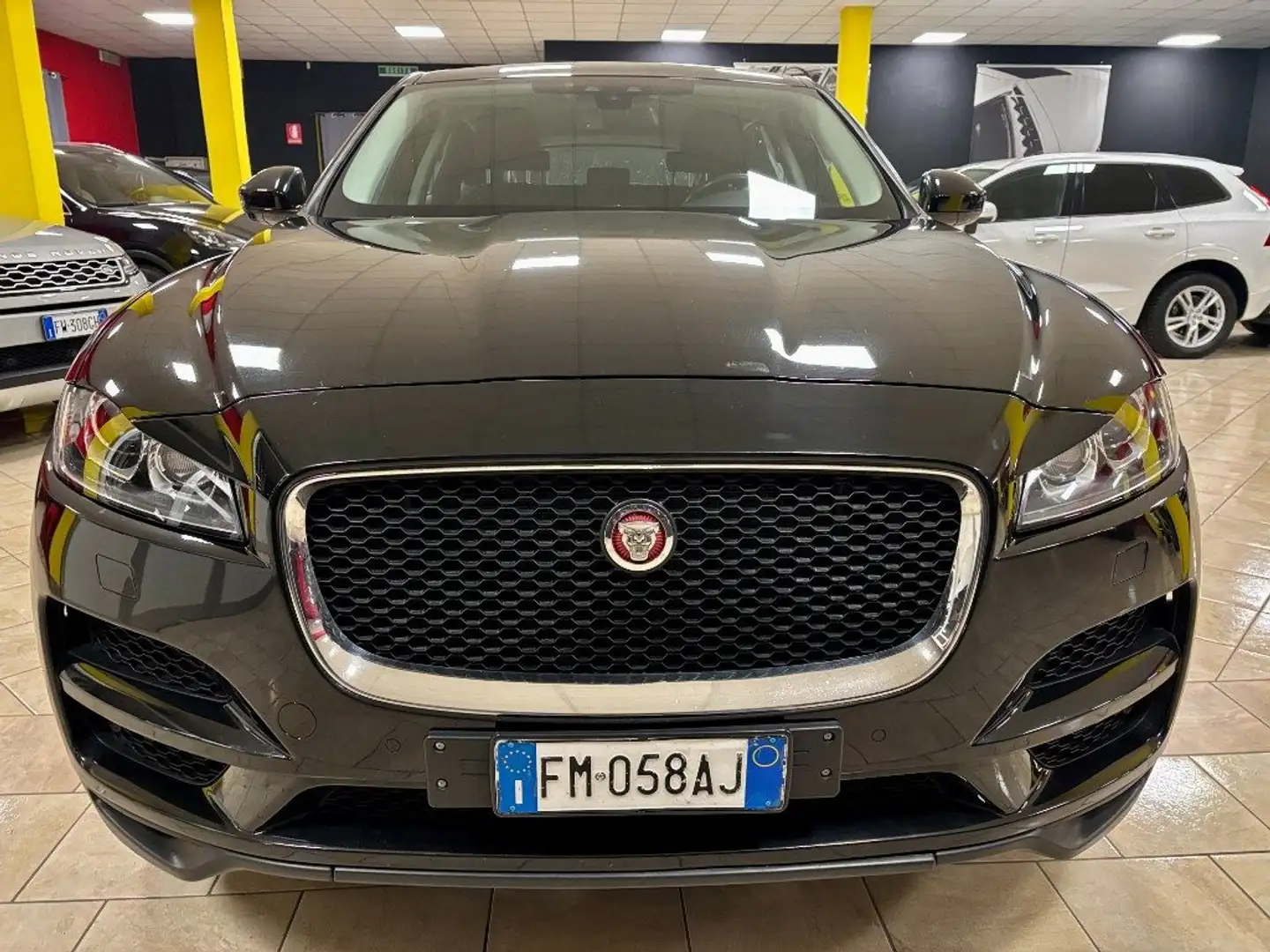 Jaguar F-Pace 2.0 D 180 CV aut. CATENA NUOVA VIRTUAL COCKPIT Noir - 2
