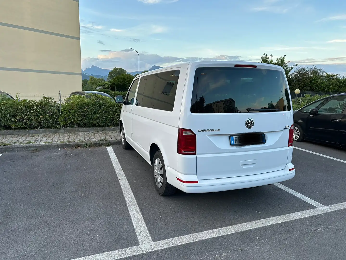 Volkswagen T6 Caravelle Kombi Alb - 1