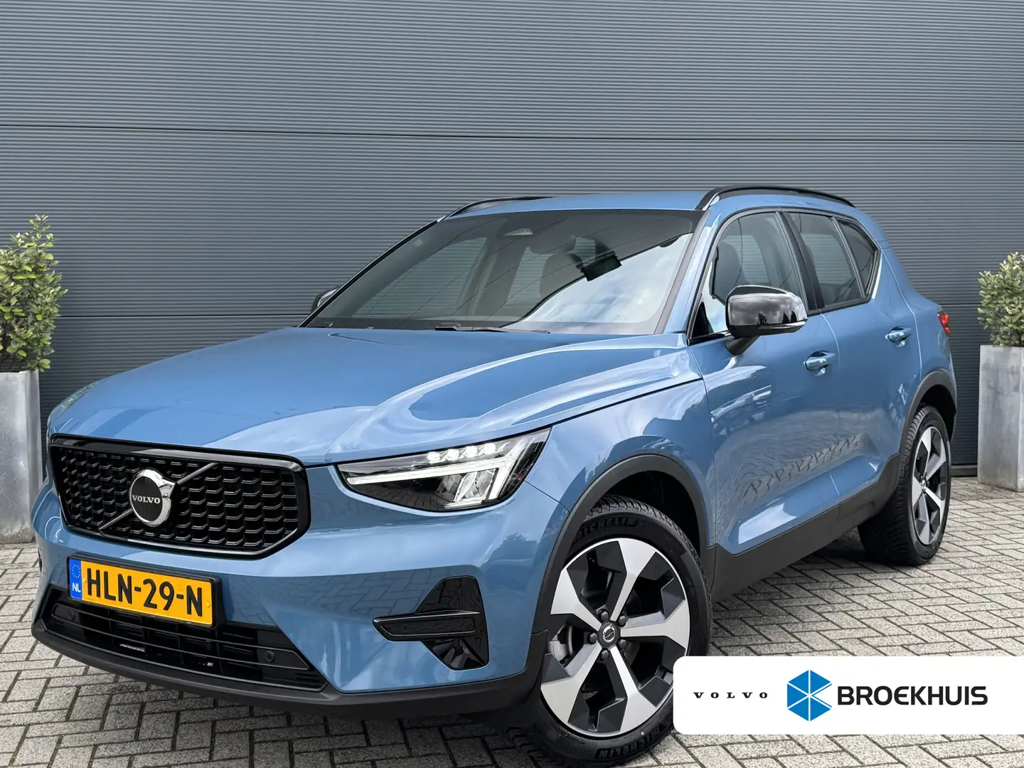 Volvo XC40 2.0 B4 Plus Dark | Harman/Kardon | Pilot Assist | Blau - 1