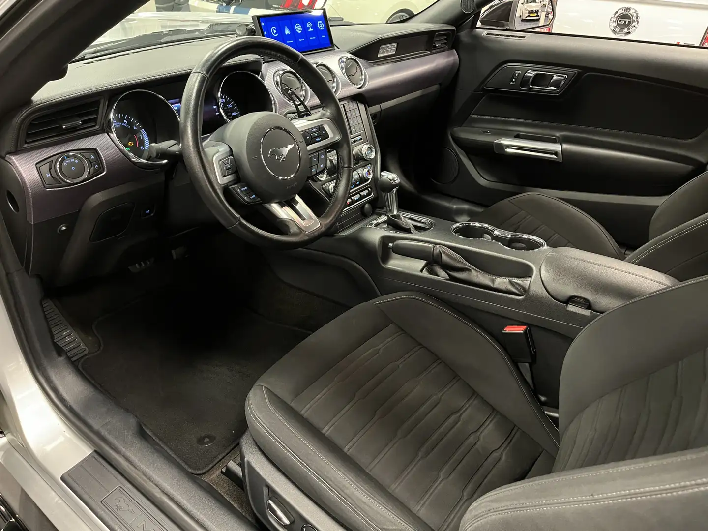 Ford Mustang USA Fastback 2.3 EcoBoost 317PK Automaat Special V Gris - 2