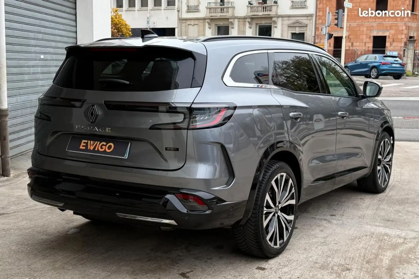 Renault Espace VI (2) 1.2 FULL HYBRID E-TECH 200 ICONIC 7 PLACES %2B CAMERA 360 SIEGES CHAUFFANTS Grijs - 2