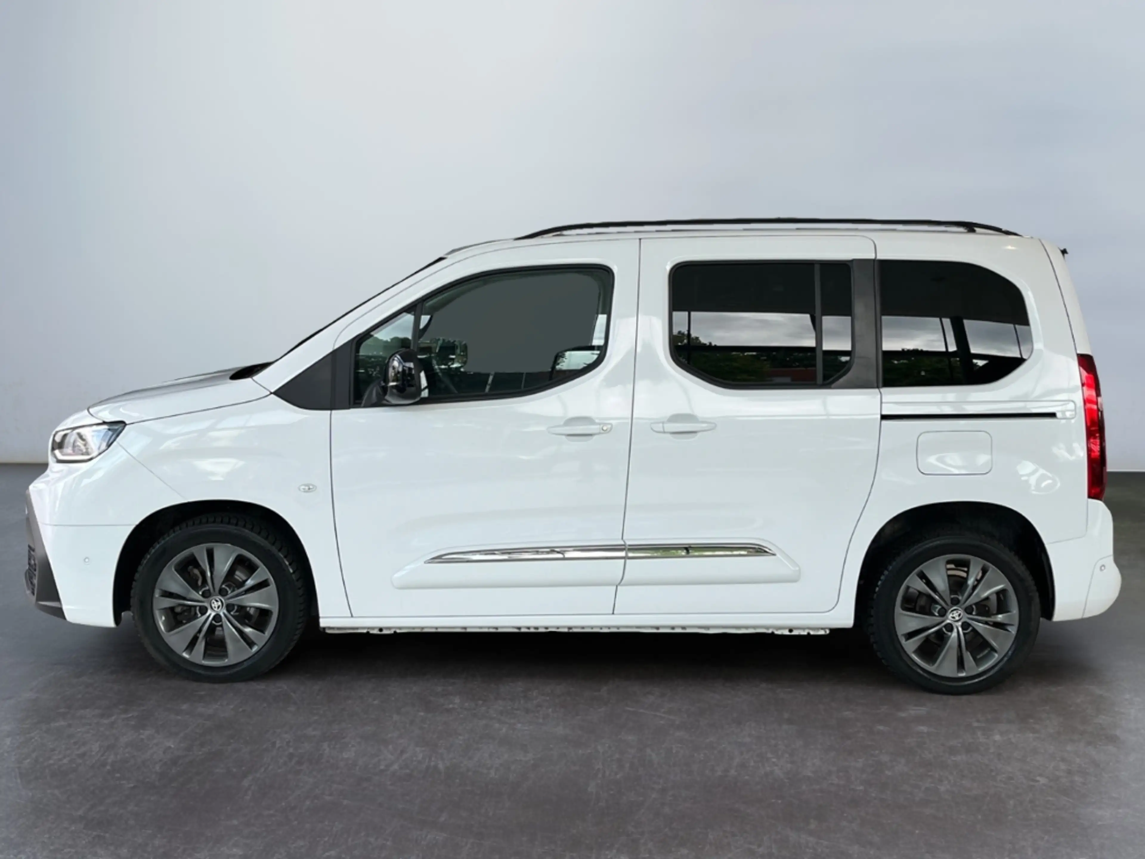 Toyota Proace City Verso L1 Lounge — photo 5