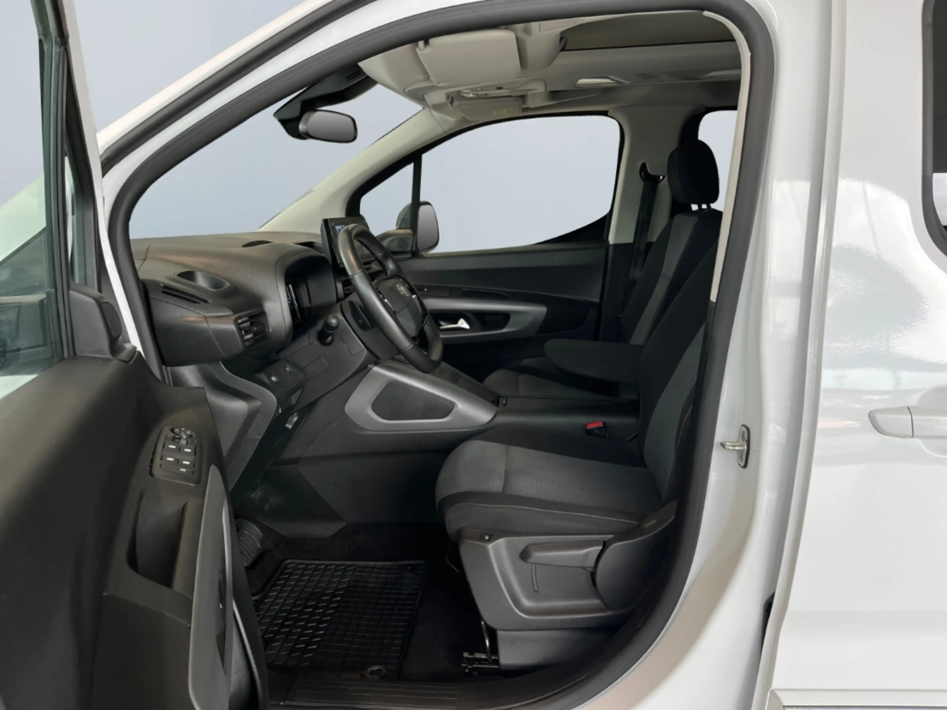 Toyota Proace City Verso L1 Lounge — photo 9