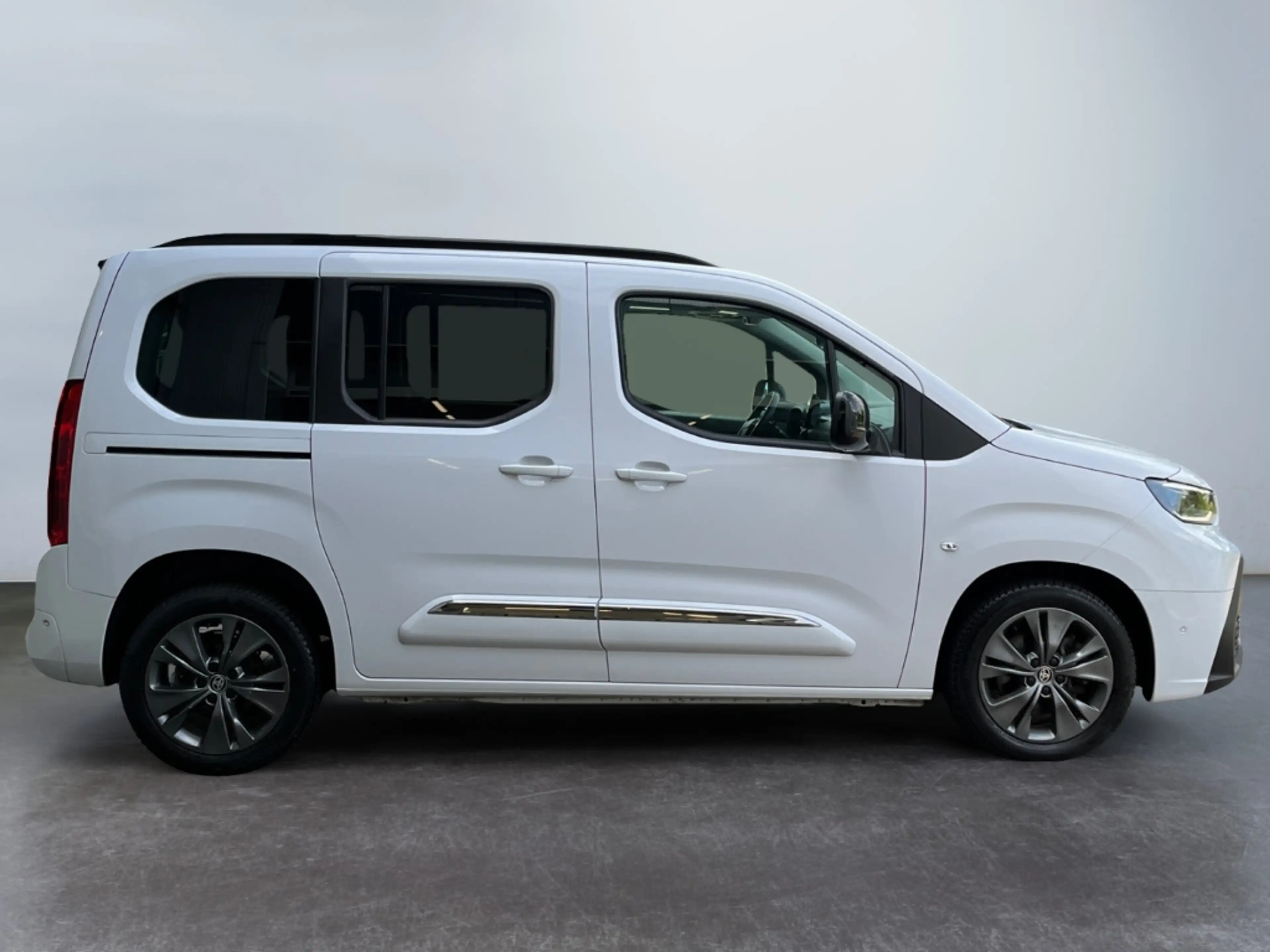 Toyota Proace City Verso L1 Lounge — photo 10