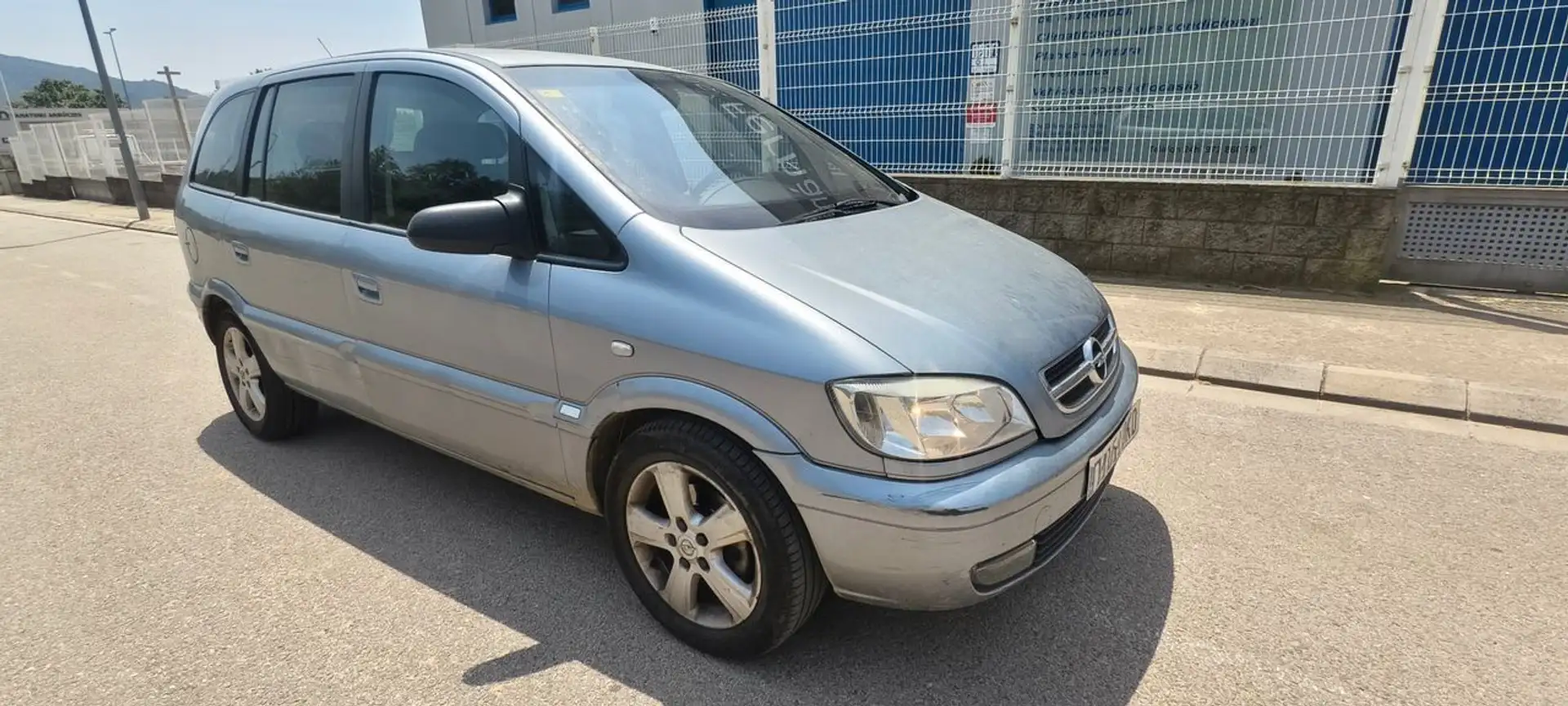 Opel Zafira De 7 plazas,motor 2.2L. distribución por cadena Gris - 2