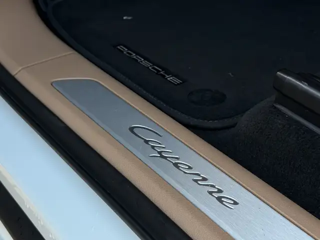 Porsche Cayenne view 6