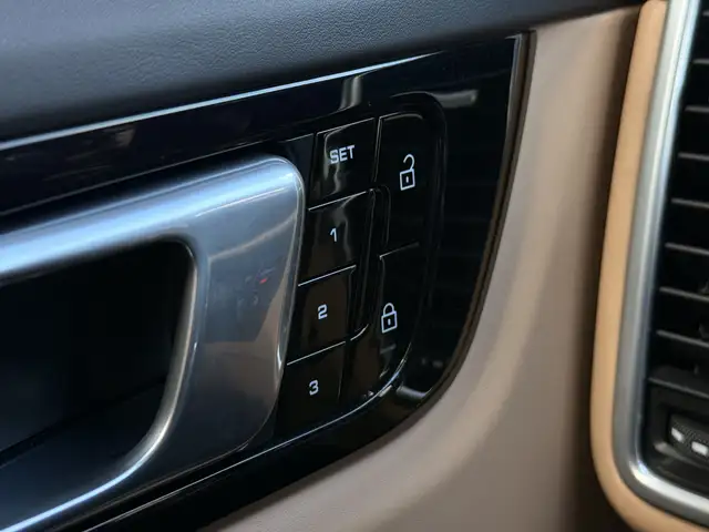 Porsche Cayenne view 24