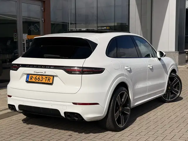 Porsche Cayenne view 18