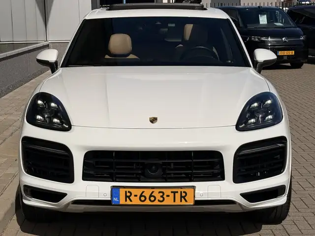 Porsche Cayenne view 12