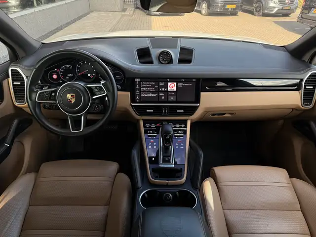 Porsche Cayenne view 25