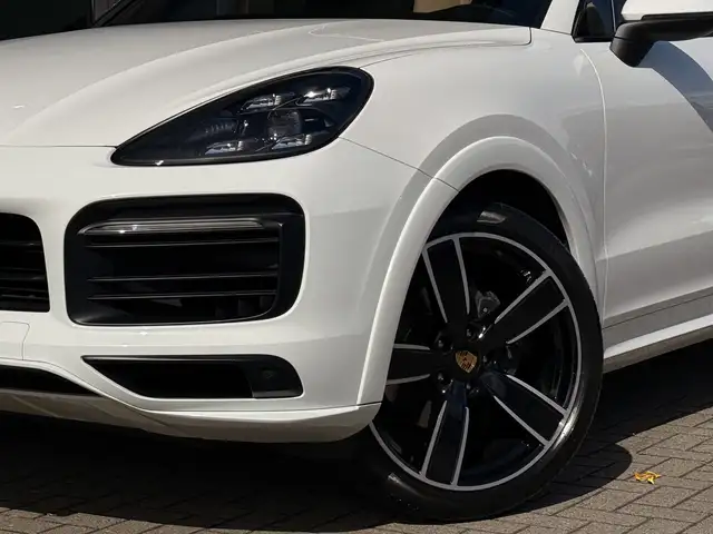 Porsche Cayenne view 4