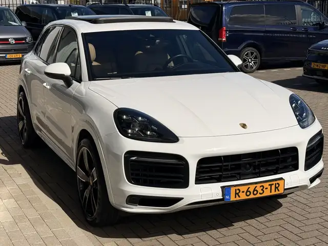 Porsche Cayenne view 13