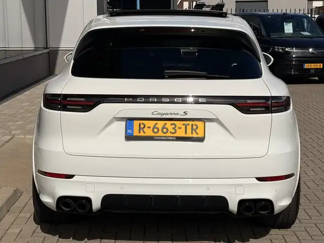 Porsche Cayenne view 19
