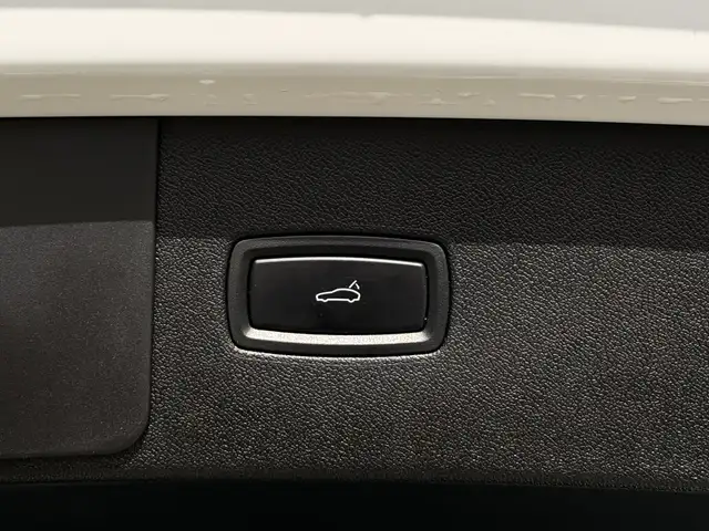 Porsche Cayenne view 21